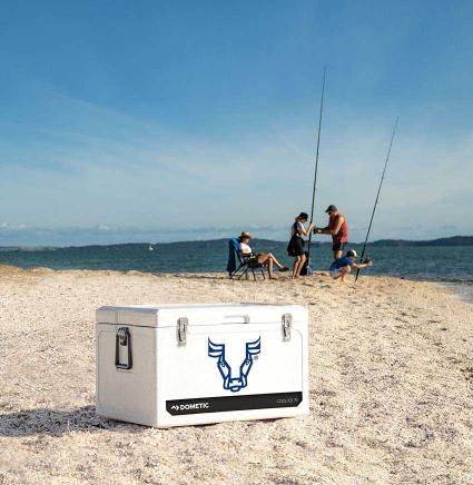 Dometic-Cool-Ice-Box-on-beach-family-fishing